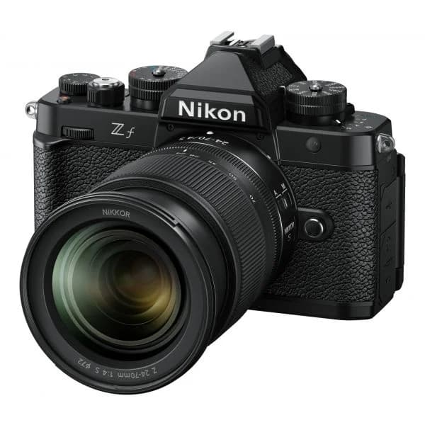 Nikon Z f + 24-70mm f/4 S Preta