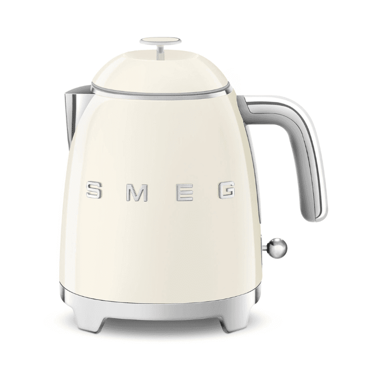 Smeg Mini Chaleira Elétrica 50's Style KLF05CREU Cream